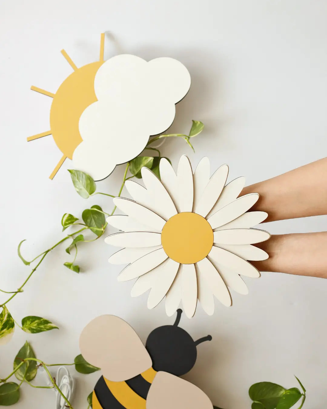 Daisy | Lesena stenska svetilka za otroško sobo