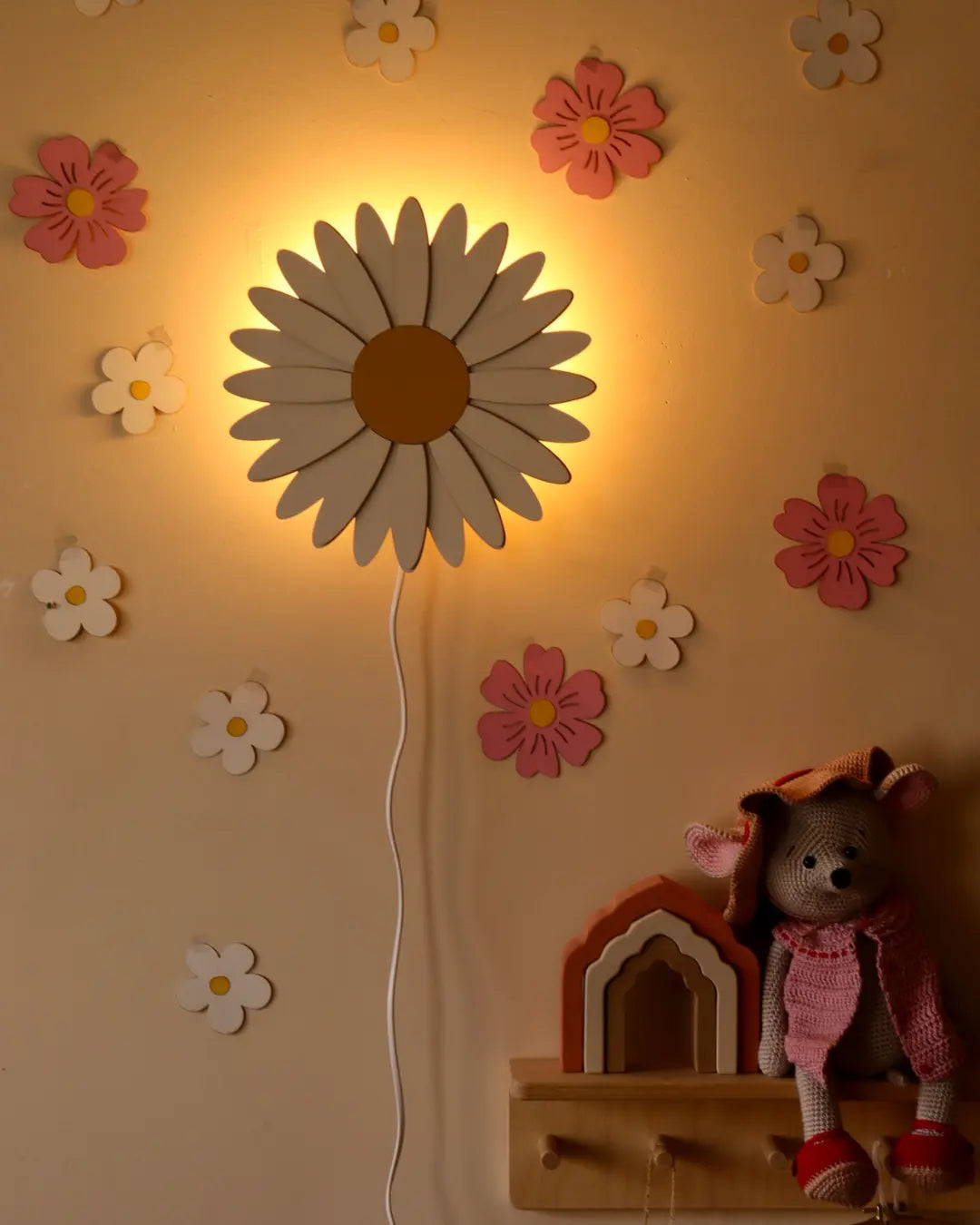 Daisy | Lesena stenska svetilka za otroško sobo