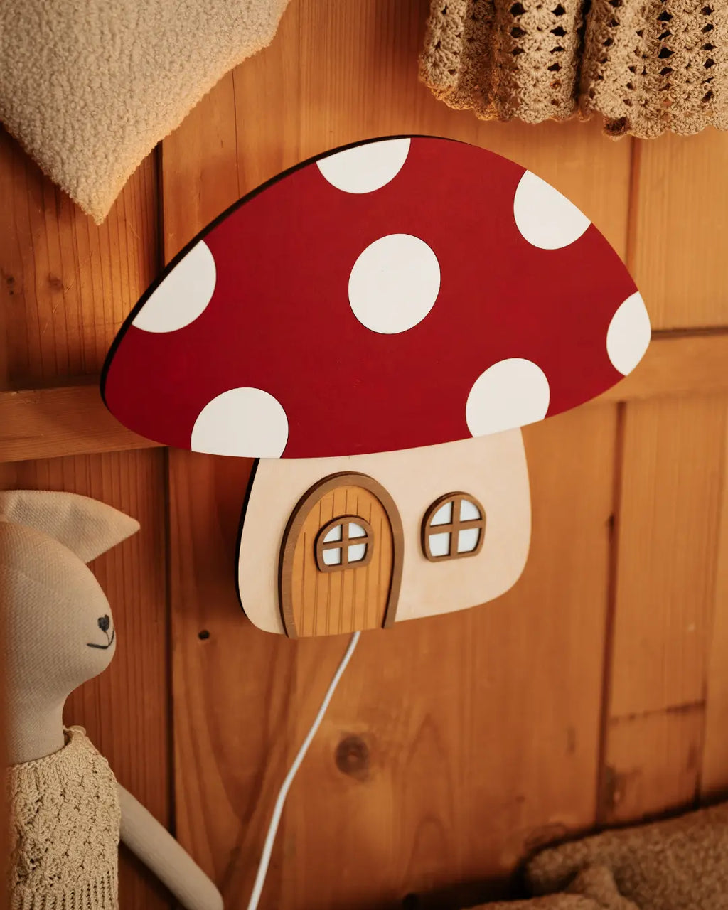 Pilzförmige Wandlampe aus Holz fürs Kinderzimmer